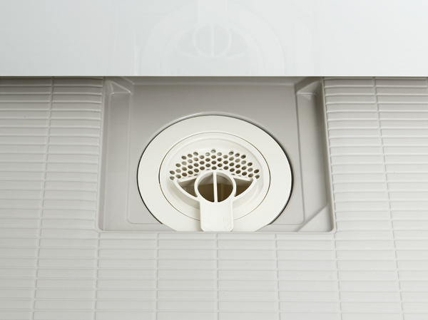 Bathing-wash room.  [Hair catcher] By utilizing the remaining water in the bathtub garbage unity to clean by generating a vortex in the drain trap, Cleaning is easy. (Same specifications)