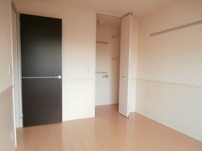 Living and room. ☆ One-step closet ☆