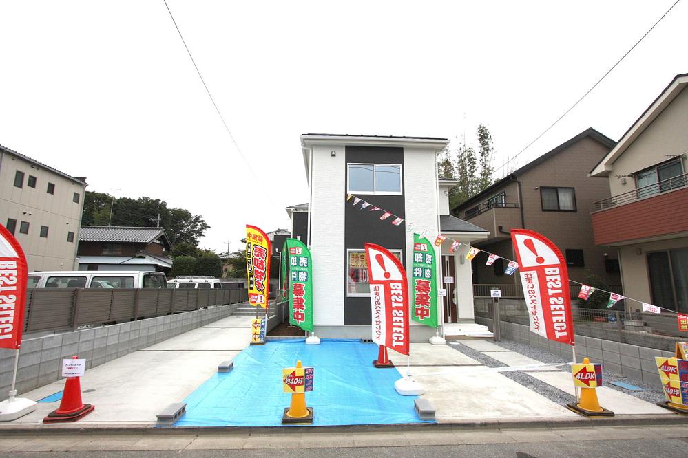 Local appearance photo. Local (11 May 2013) Shooting