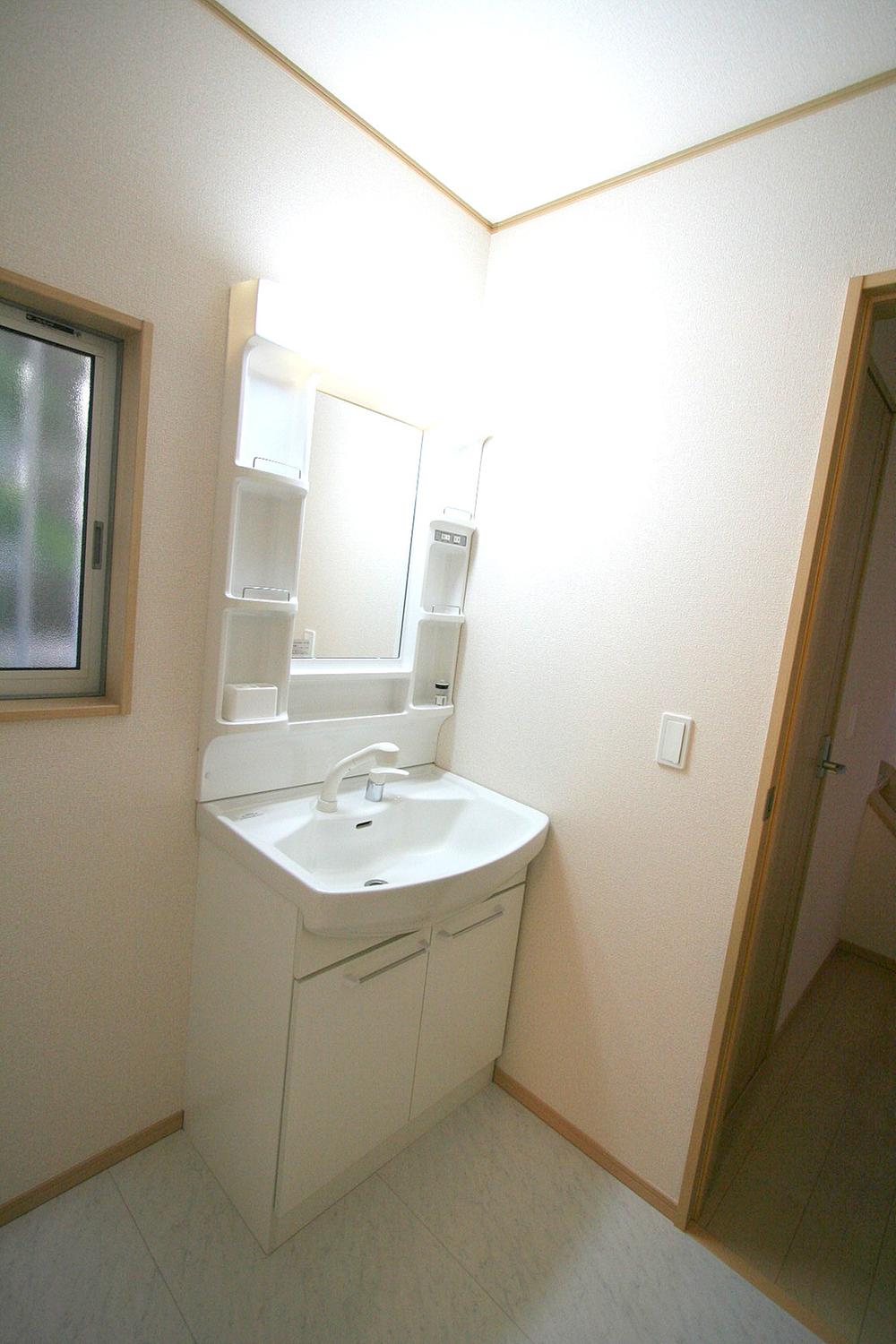 Wash basin, toilet. Indoor (11 May 2013) Shooting