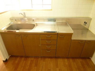 Kitchen. Two-burner stove installation Allowed
