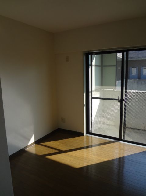 Living and room. It will also be out on the veranda from the front left side of the Western-style