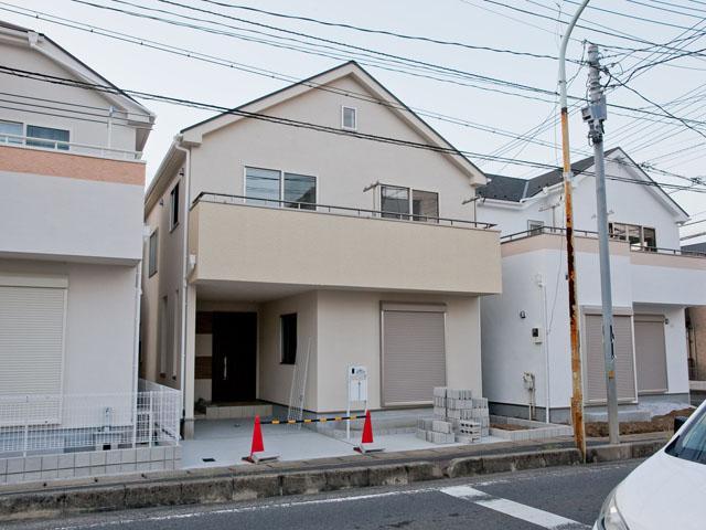 Local appearance photo. Local (11 May 2013) Shooting