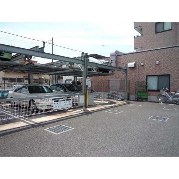 Parking lot. Parking free Available