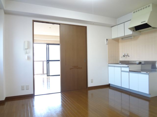 Living and room. Spacious living ~  ☆ 