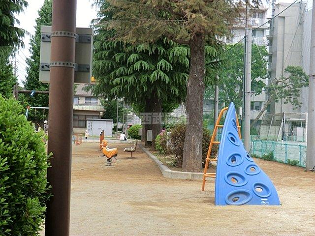 park. 500m to Toro Park