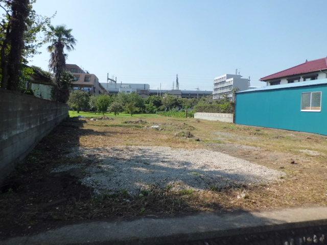 Local photos, including front road. Local (10 May 2013) Shooting