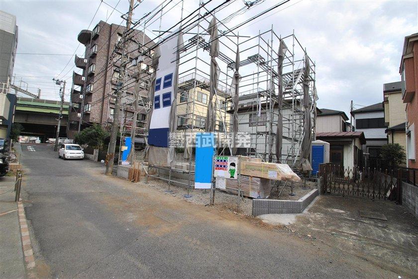 Local photos, including front road. Local (12 May 2013) completed shooting foundation work. It is finally completion of framework. 