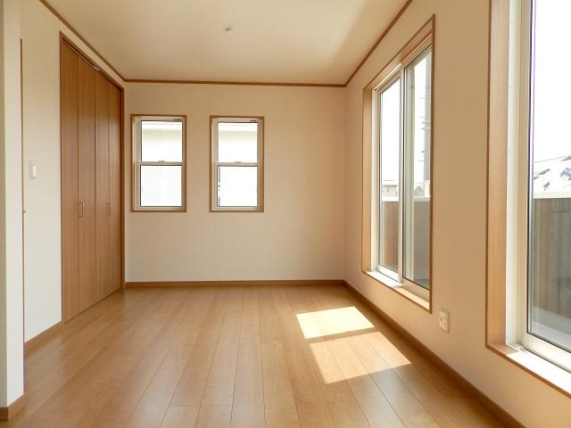 Non-living room. Second floor Western-style is partition can be in response to a change in lifestyle (1 Building).