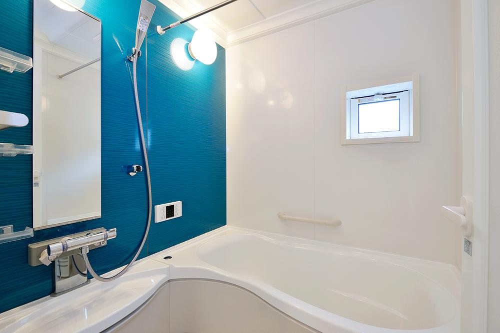 Bathroom. Always comfortable bath time with the bathroom dryer (5 Building).