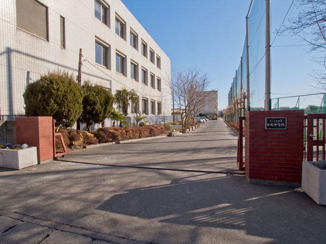 Junior high school. 1360m until the Saitama Municipal Nisshin Junior High School