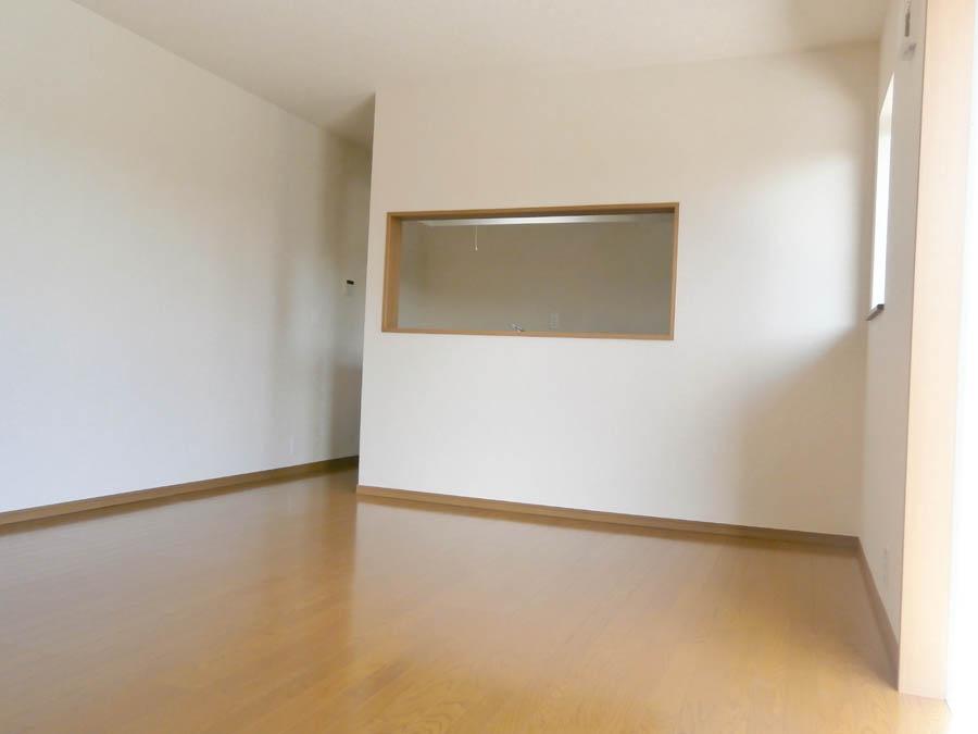 Living. Was building completed. Such as the actual image from per yang, We have to wait all the time so you can see directly.