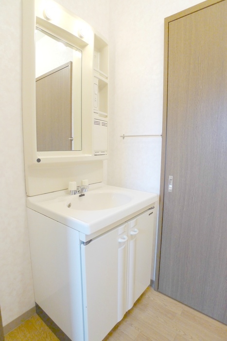 Other Equipment. Independent wash basin