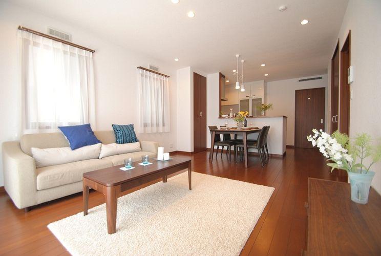 Other local. living ・ Dining 134 Pledge