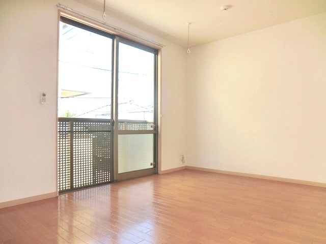 Living and room.  ☆ This room bright sunshine enters ☆