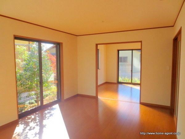 Living. Bright living