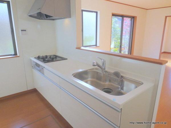 Kitchen. Popular face-to-face open kitchen