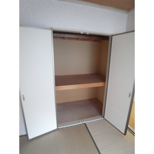 Receipt. Storage of Japanese-style room