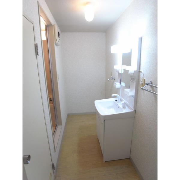 Washroom. Laundry Storage