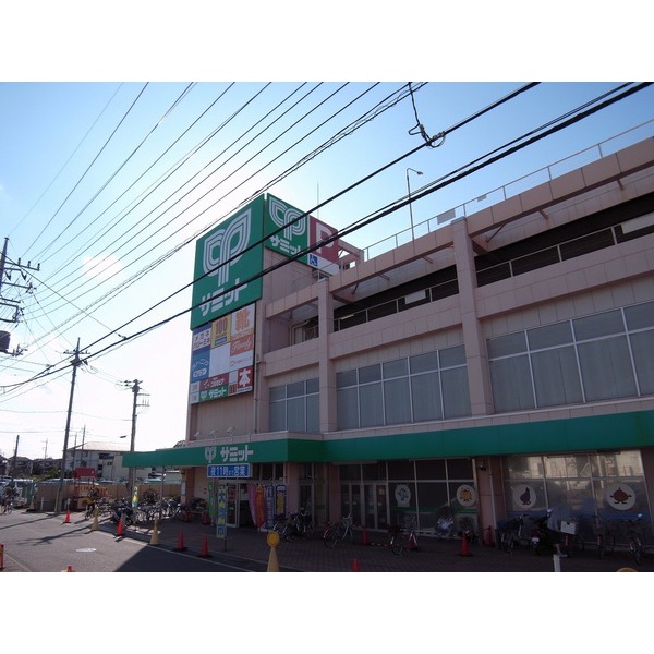 Supermarket. 50m until the Summit store east Urawa store (Super)