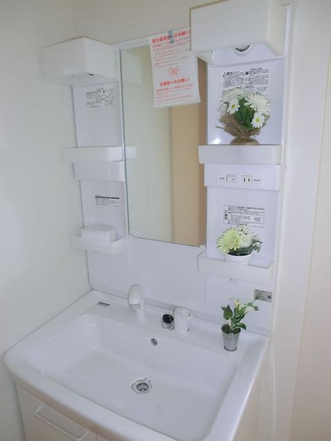 Wash basin, toilet. Indoor (11 May 2013) Shooting