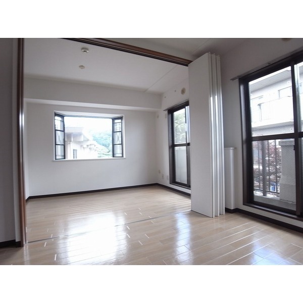 Living and room. Western-style 10 Pledge