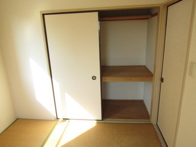 Living and room. Is a Japanese-style room of storage