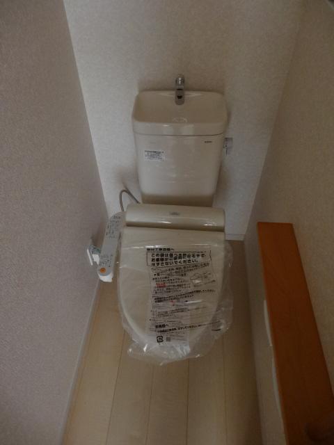 Toilet. 1 Building: Indoor (13 May 2013) Shooting