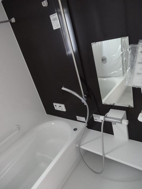 Bathroom. Building 2: Indoor (13 May 2013) Shooting