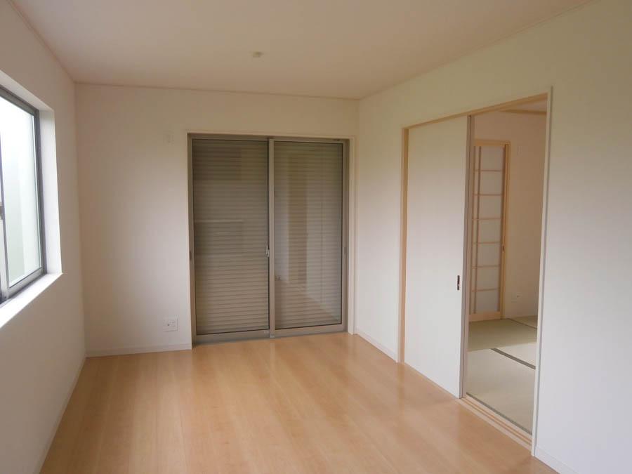 Living. Was building completed. Such as the actual image from per yang, We have to wait all the time so you can see directly.