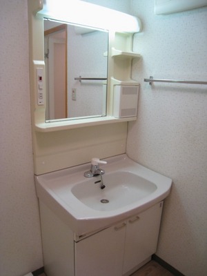 Washroom. Morning of the dressing is here! 