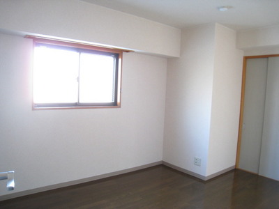 Living and room. In the middle room Western-style is ideal for children's rooms