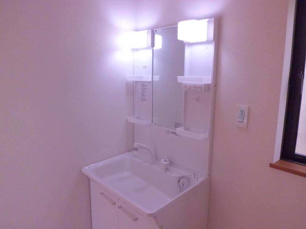 Wash basin, toilet. Local (12 May 2013) Shooting