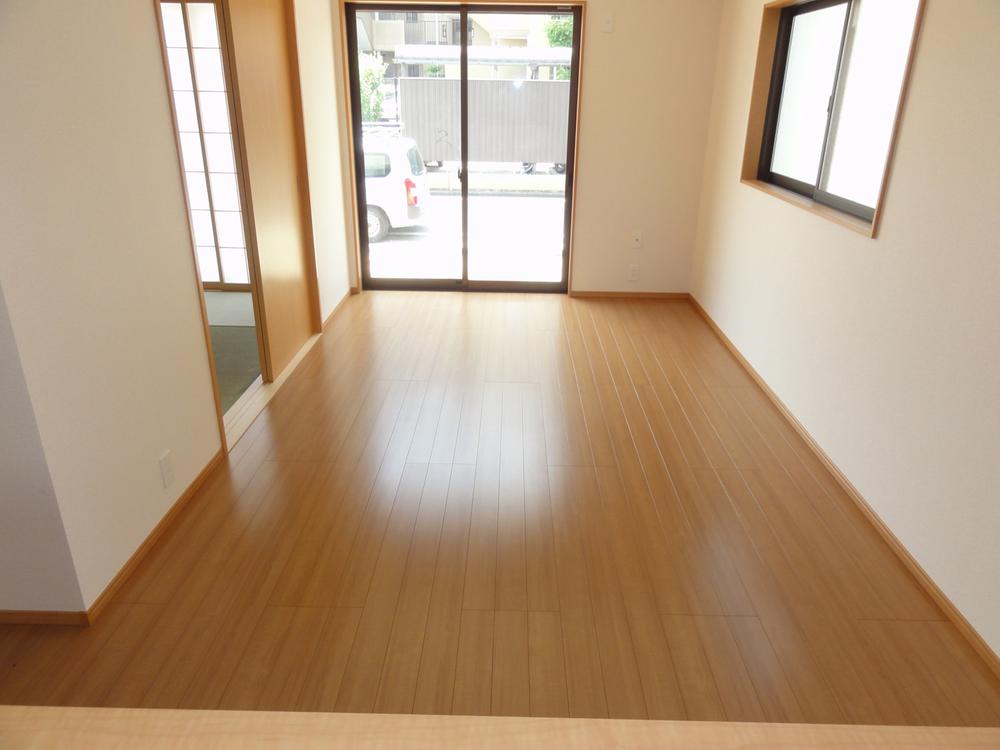 Living. Building 3 South-facing quires LDK14 Next to Japanese-style room 6 quires 