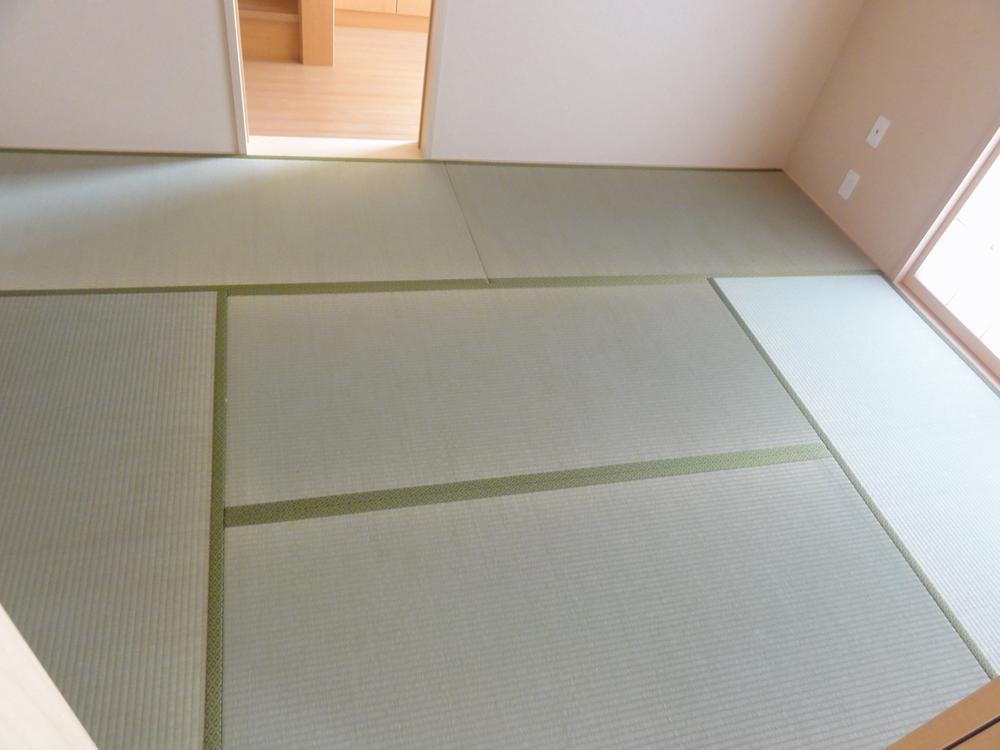 Living. Building 3 South-facing bright Japanese-style room 6 quires