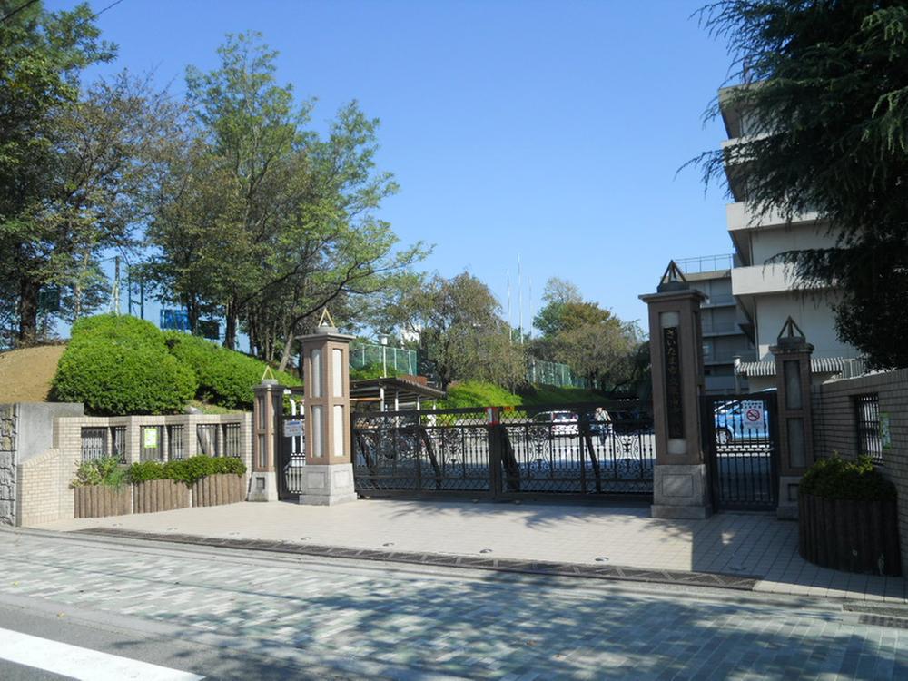 Junior high school. HARAYAMA 950m until junior high school