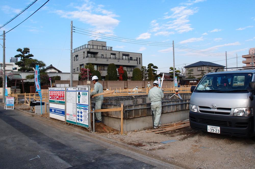 Local photos, including front road. 4 Building site (December 2013) Shooting
