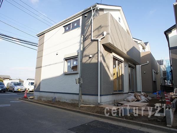 Local appearance photo. Building 2