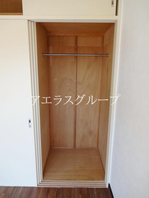 Receipt. 6 Pledge Western-style housing