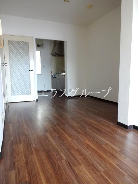 Living and room. 10 is a living-dining with a tatami