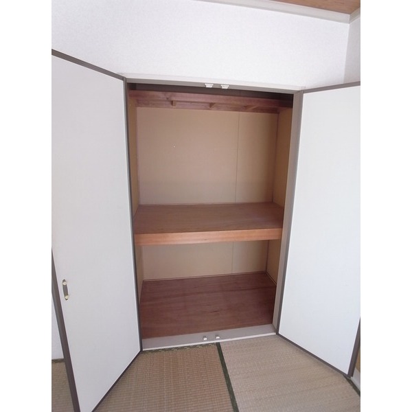 Receipt. Storage of Japanese-style room