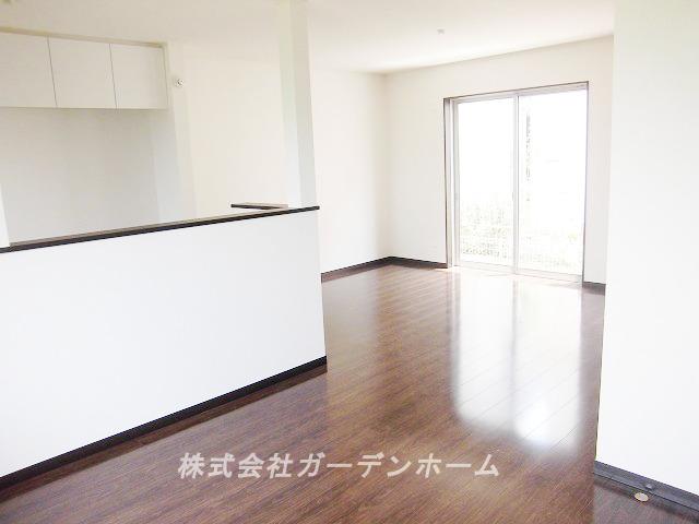 Living. Popular readjustment areas over the entire road is spacious 6m kindergarten 4 minutes, Good location seismic grade of elementary school 8 minutes is dwelling unit safe residential car space that can also be two at the highest grade