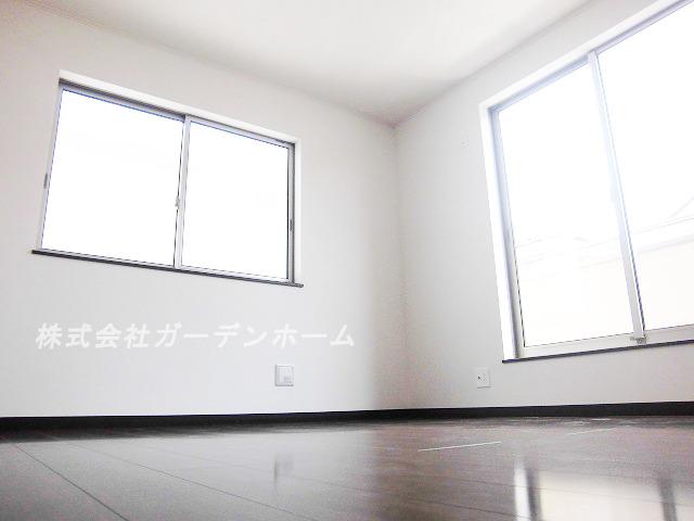 Non-living room. Popular readjustment areas over the entire road is spacious 6m kindergarten 4 minutes, Good location seismic grade of elementary school 8 minutes is dwelling unit safe residential car space that can also be two at the highest grade