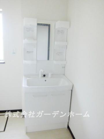 Wash basin, toilet. Popular readjustment areas over the entire road is spacious 6m kindergarten 4 minutes, Good location seismic grade of elementary school 8 minutes is dwelling unit safe residential car space that can also be two at the highest grade