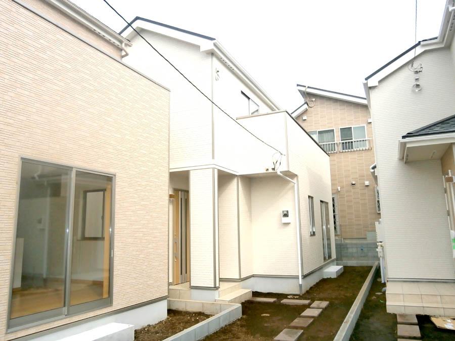 Local photos, including front road. Was building completed. Such as the actual image from per yang, We have to wait all the time so you can see directly.