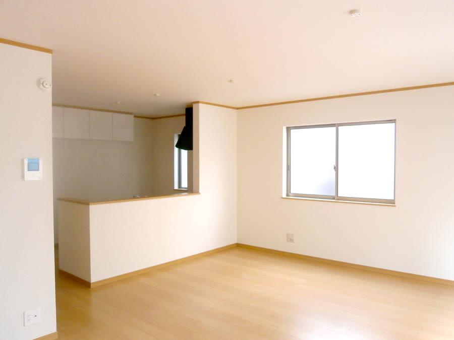 Living. Was building completed. Such as the actual image from per yang, We have to wait all the time so you can see directly.