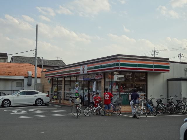 Convenience store. 310m to Seven-Eleven (convenience store)