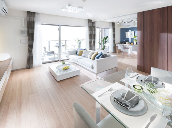 Living.  [living ・ The dining floor heating] Sunshine rich southeast of living ・ dining. Fresh view is also attractive to look through the window. The floor of the flooring is a clean heating equipment "floor heating" is installed, It corresponds to also barrier-free. (Less than, Photo G type ※ May 2011 shooting)