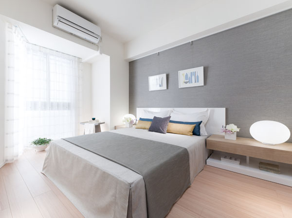 Interior.  [bedroom] Double the size of the bed is comfortable definitive Western-style (1) (master bedroom). The interior has been finished to comfortably sleep as calm taste.