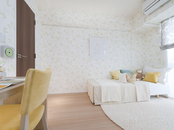 Interior.  [Western style room] Western-style (2) is not a hinged door, It has adopted a sliding door to widen the effective space in the dwelling unit.